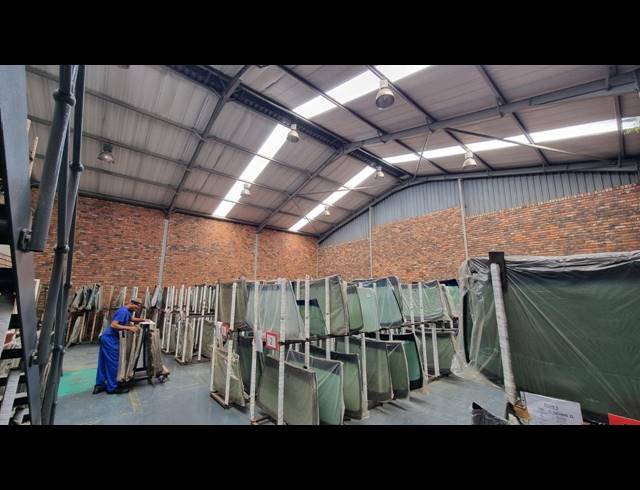 366M² WAREHOUSE TO LET IN JET PARK